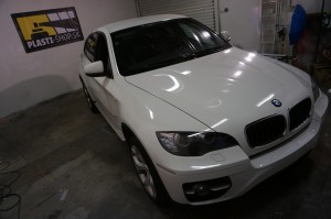 biele BMW X6.JPG