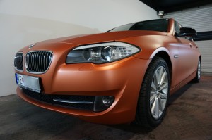 BMW F10 plasti dip medeny.JPG