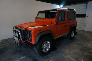 Land Rover Defender bez doplnkov v Plasti Dipe