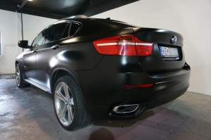 BMW-X6-cierny-plasti-dip.JPG