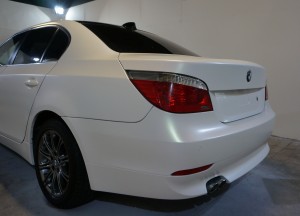 Plasti Dip biela perleť - BMW 5er E60