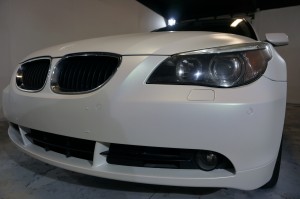 Plasti Dip biela perleť - BMW 5er E60