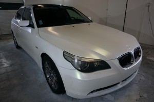 Plasti Dip biela perleť - BMW 5er E60