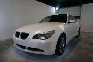 Plasti Dip biela perleť - BMW 5er E60