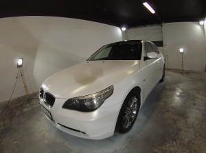 Plasti Dip biela perleť - BMW 5er E60