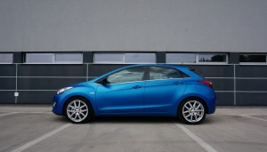 Hyundai-i30-plasti-dip-electric-blue.JPG