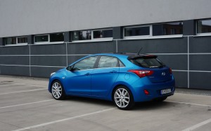 Hyundai-i30-plasti-dip-electric-blue2.JPG