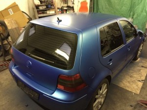 vw-golf-plasti-dip-metalicka-modra3.jpg