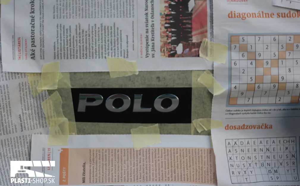 Oblepené logo pred striekaním